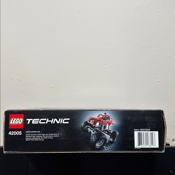 LEGO Technic Red and Black Monster Truck - Picture 5 of 6